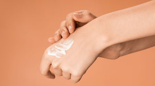 Mains rugueuses et sèches : quelle crème mains naturelle choisir ?