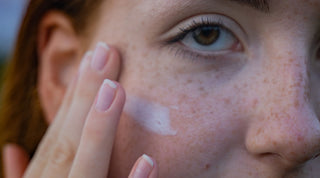 Peau déshydratée & boutons : comment l’hydrater sans faux pas ?