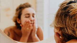 Peau sensible : quel nettoyant visage choisir ?