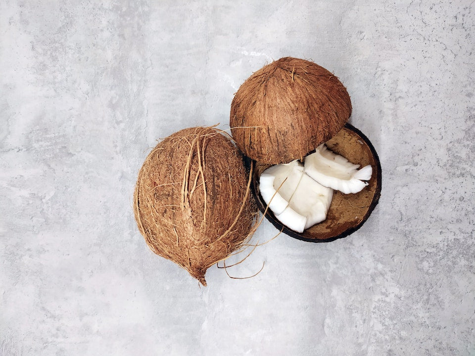 Ajoutez de l'huile de noix de coco à votre routine quotidienne